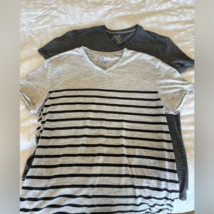 American Eagle Men’s Large V-neck short sleeve t-shirt